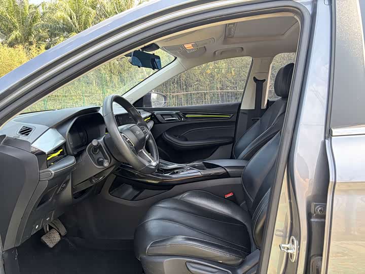 Фото 5 - Roewe i5