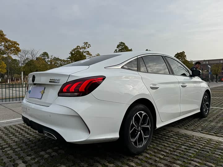 Фото 6 - MG Motor 5