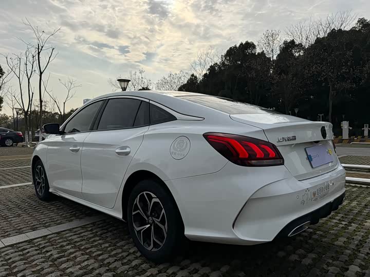 Фото 8 - MG Motor 5