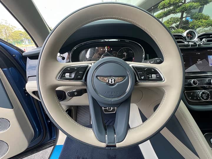 Фото 9 - Bentley Bentayga