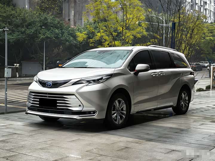 Фото 1 - Toyota Sienna