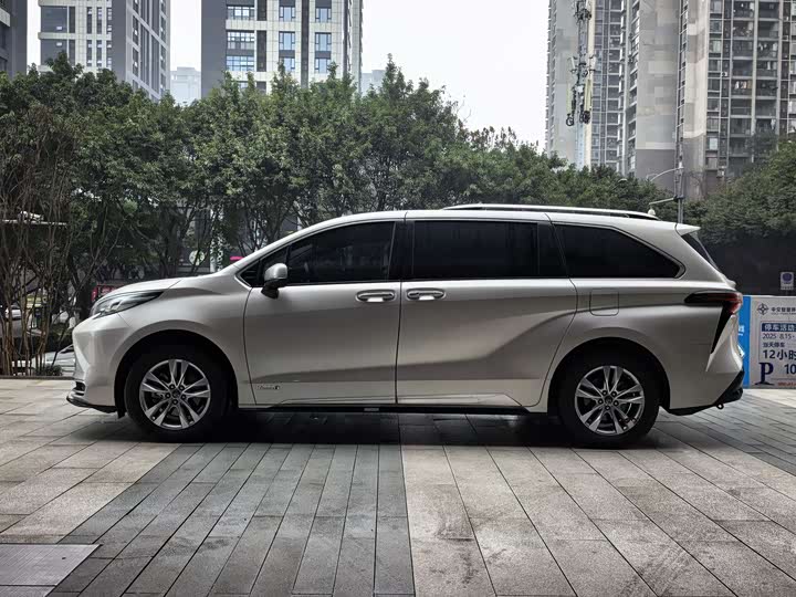Фото 2 - Toyota Sienna