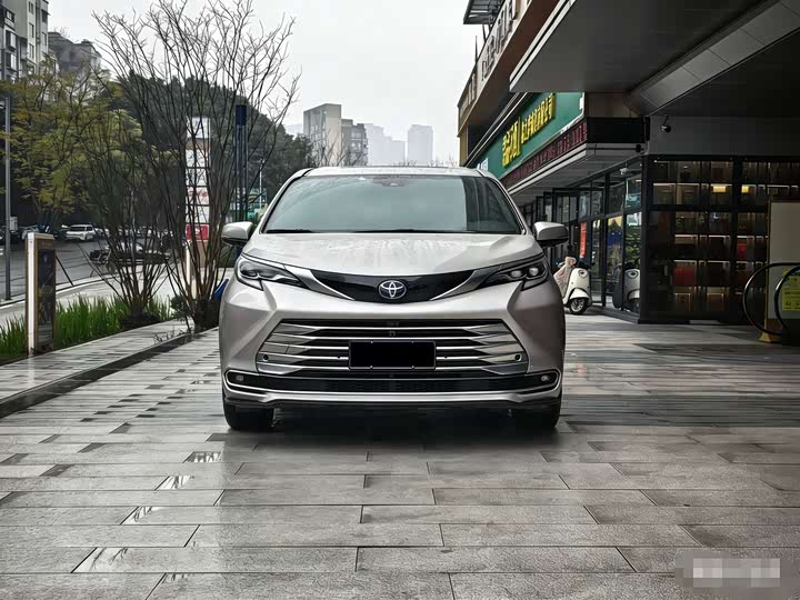 Фото 4 - Toyota Sienna