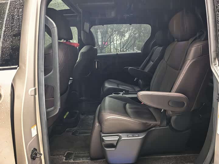 Фото 8 - Toyota Sienna