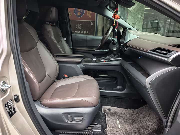 Фото 9 - Toyota Sienna