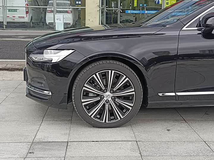 Фото 4 - Volvo S90