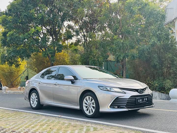 Фото 3 - Toyota Camry