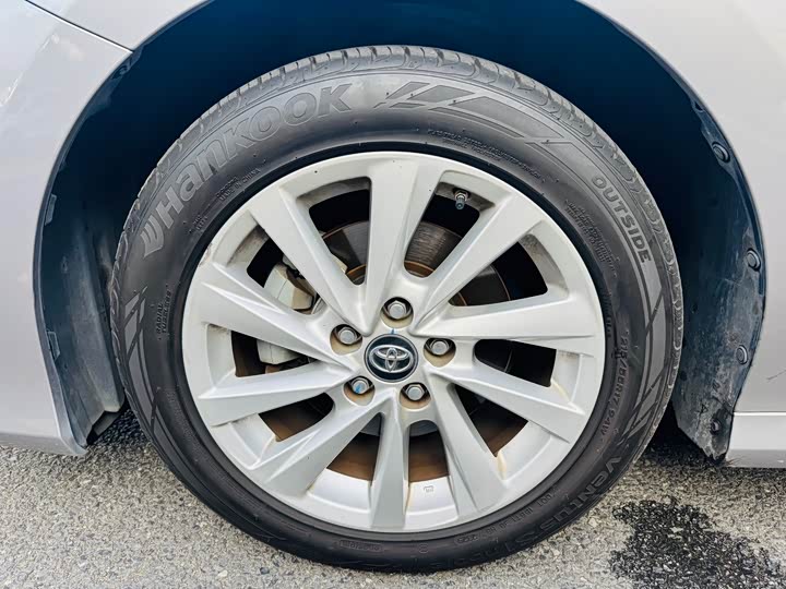 Фото 5 - Toyota Camry