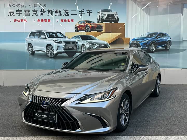 Фото 1 - Lexus ES