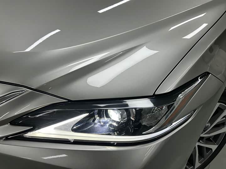 Фото 3 - Lexus ES