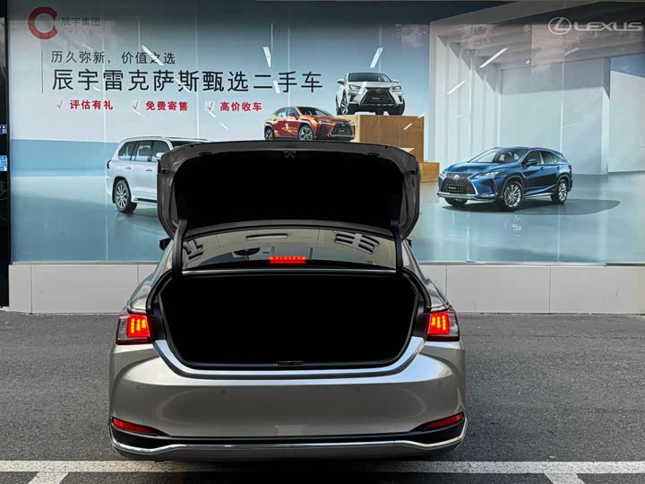 Фото 5 - Lexus ES