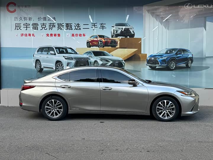 Фото 8 - Lexus ES