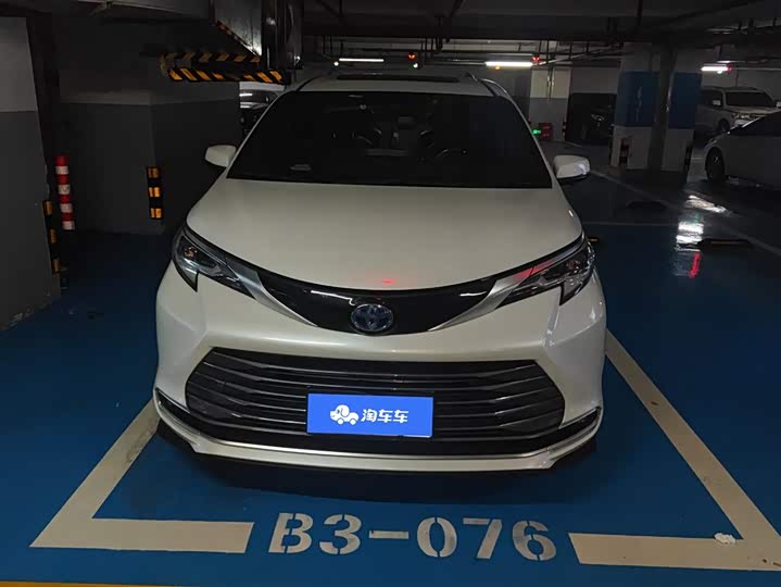 Фото 2 - Toyota Sienna