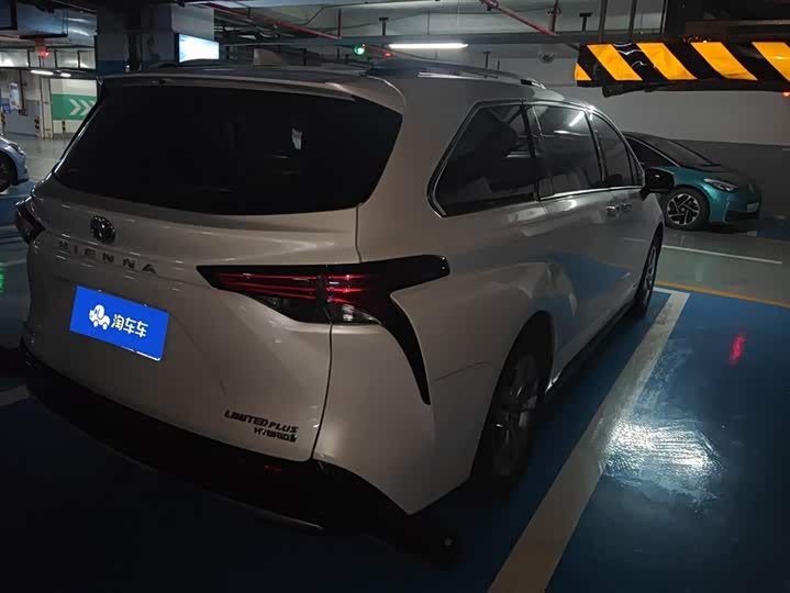 Фото 3 - Toyota Sienna