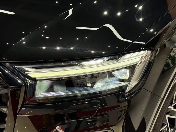 Фото 7 - Audi Q7