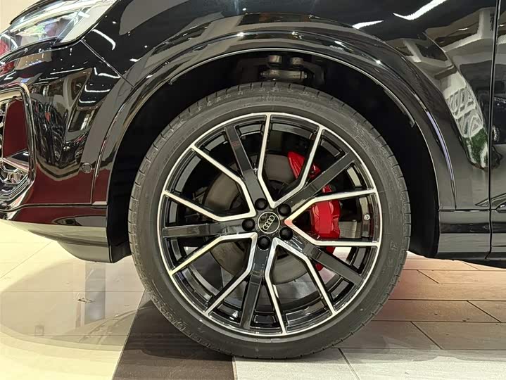 Фото 8 - Audi Q7