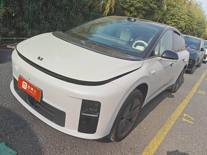 Фото 1 - LiXiang i6