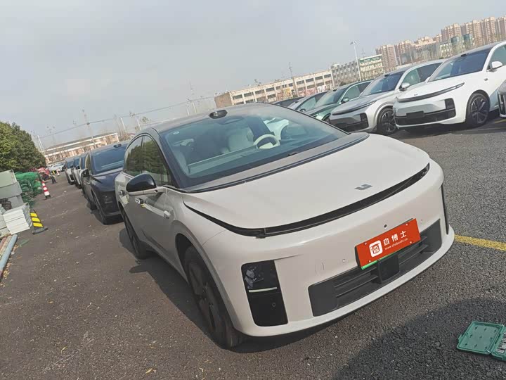 Фото 2 - LiXiang i6