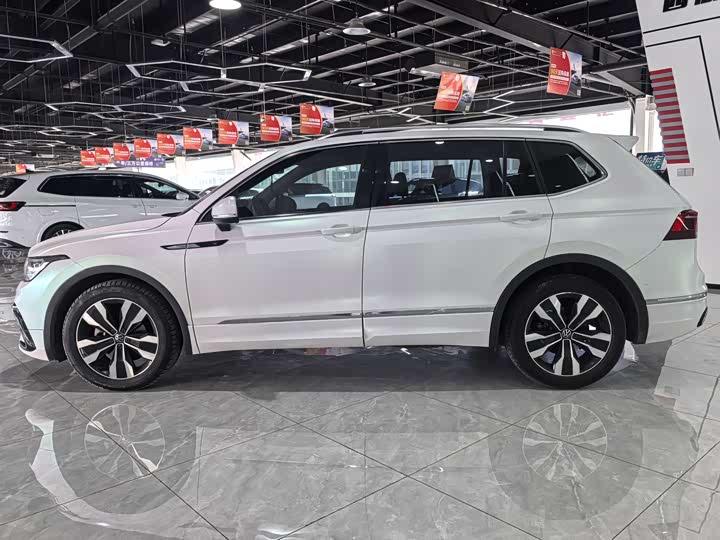 Фото 3 - Volkswagen Tiguan L Pro