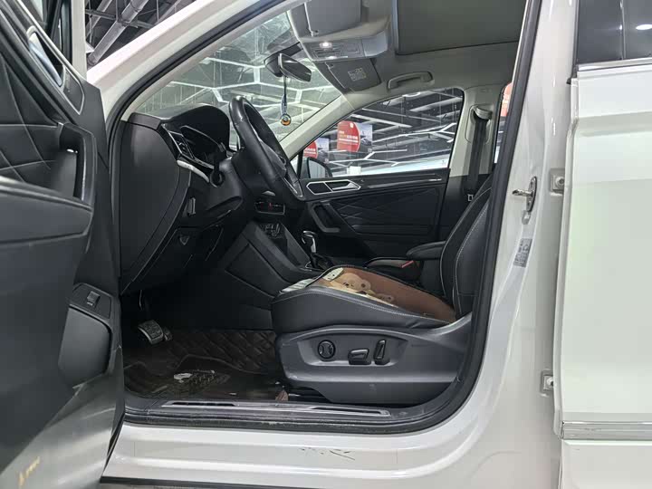 Фото 5 - Volkswagen Tiguan L Pro