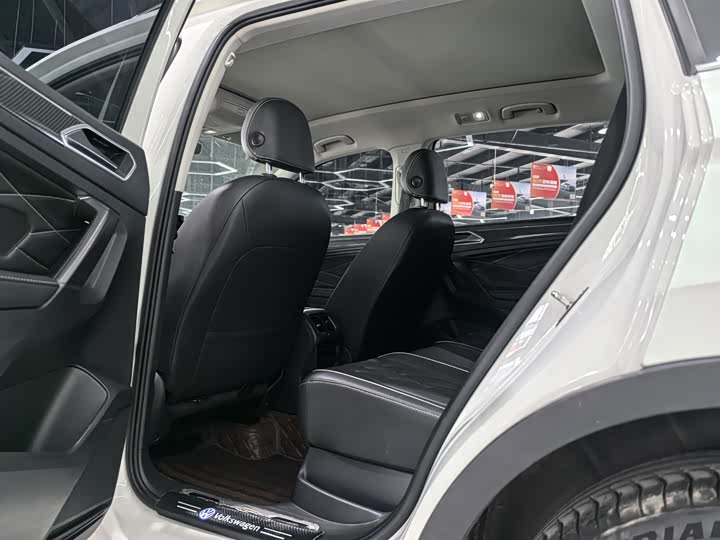 Фото 6 - Volkswagen Tiguan L Pro