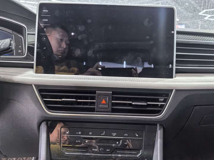 Фото 9 - Volkswagen Tiguan L Pro