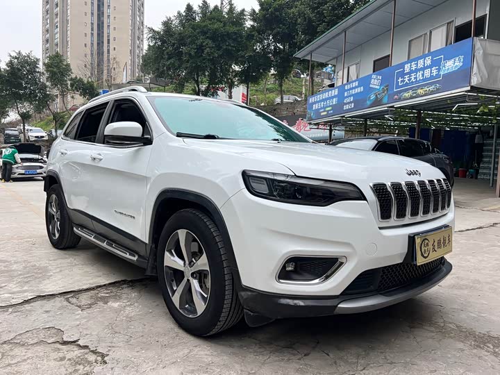 Фото 3 - Jeep Cherokee