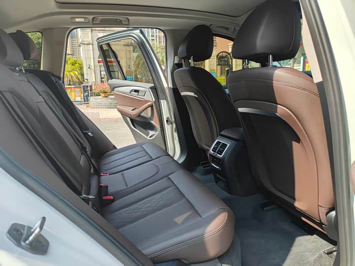 Фото 8 - BMW iX3