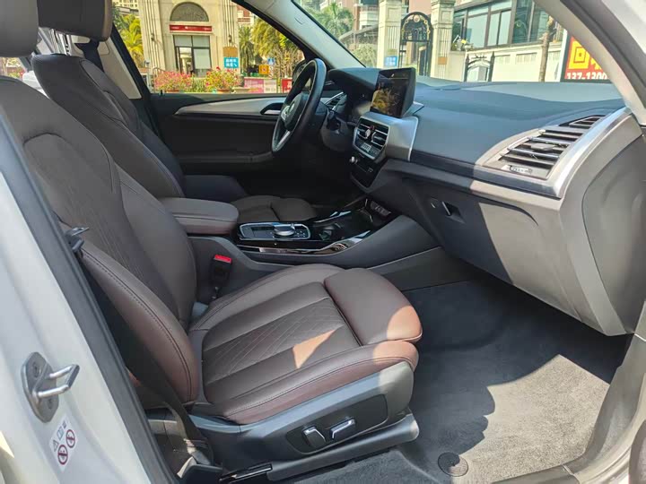 Фото 9 - BMW iX3