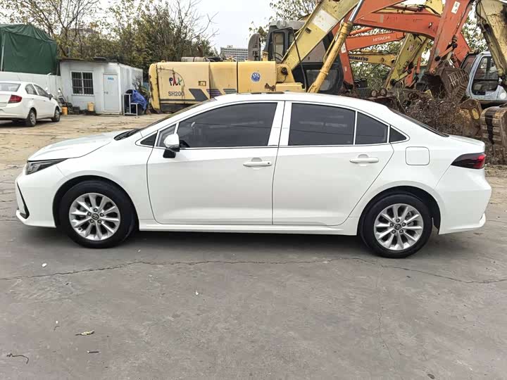 Фото 4 - Toyota Corolla