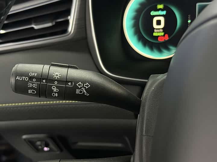 Фото 7 - Roewe RX5 Hybrid