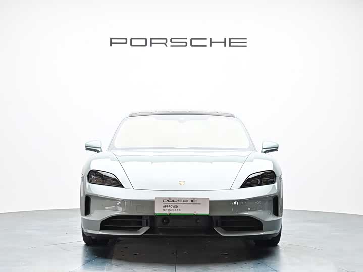 Фото 2 - Porsche Taycan