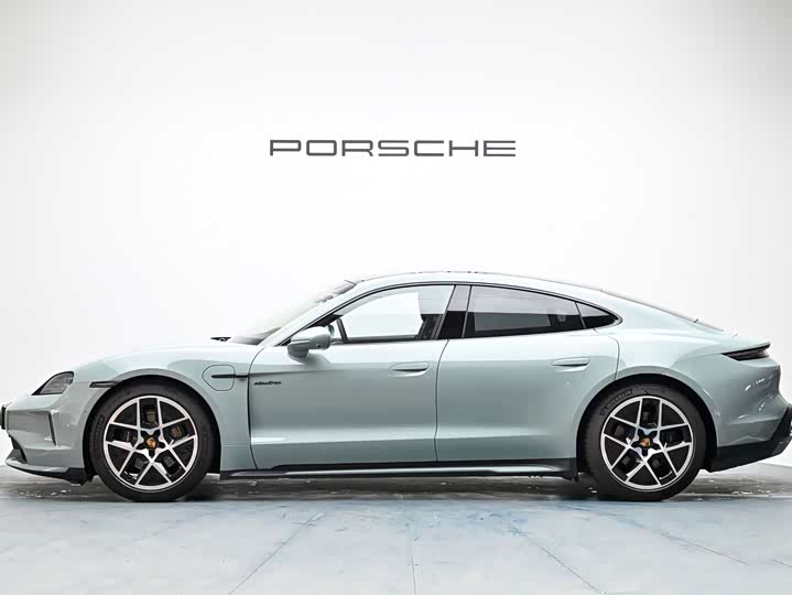 Фото 4 - Porsche Taycan