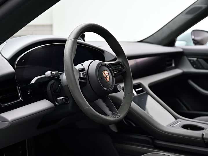 Фото 9 - Porsche Taycan