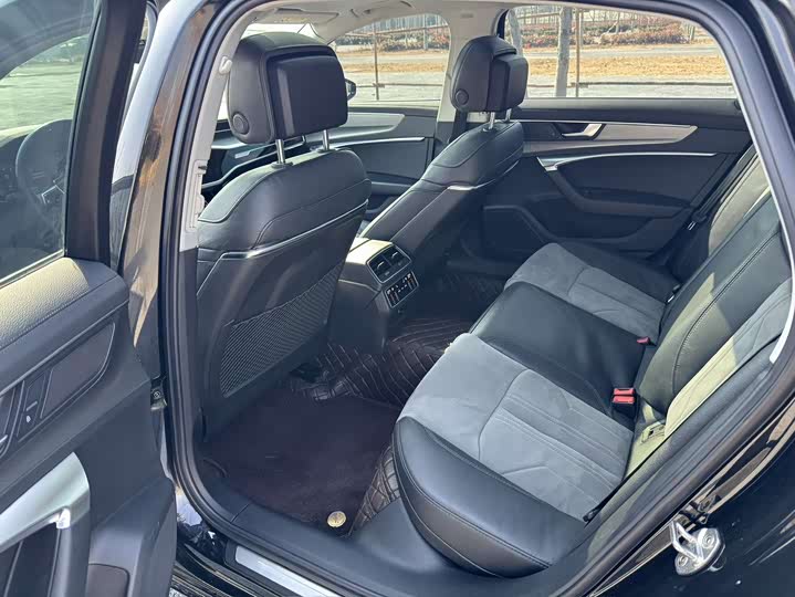 Фото 4 - Audi A6L