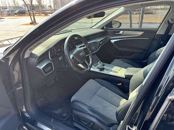 Фото 6 - Audi A6L