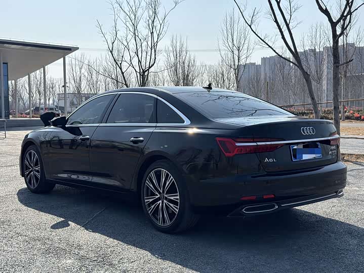 Фото 7 - Audi A6L