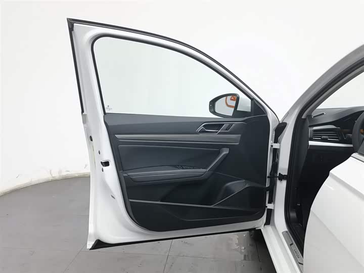 Фото 8 - Volkswagen Lavida