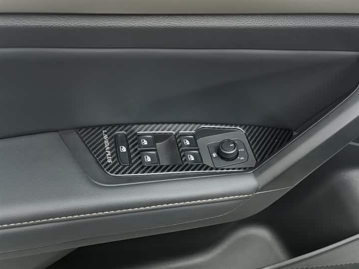 Фото 9 - Volkswagen Lavida