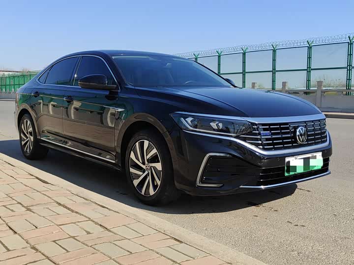 Фото 3 - Volkswagen Passat Hybrid