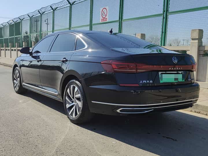Фото 4 - Volkswagen Passat Hybrid
