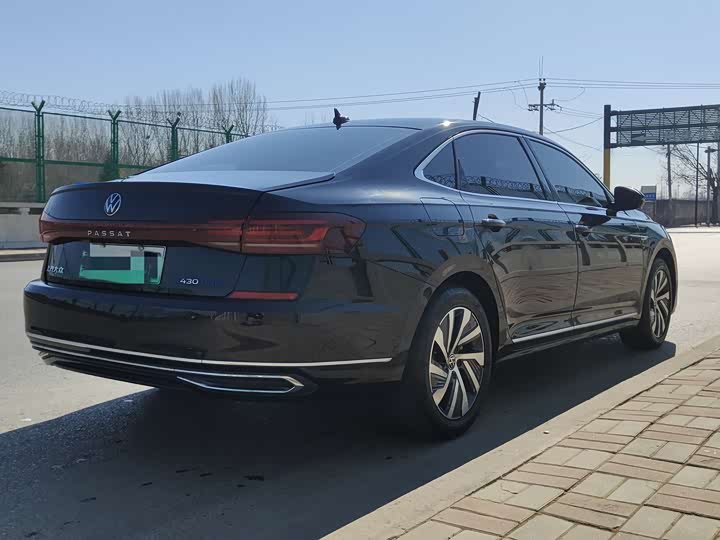 Фото 6 - Volkswagen Passat Hybrid