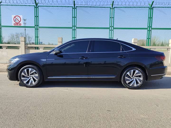 Фото 7 - Volkswagen Passat Hybrid