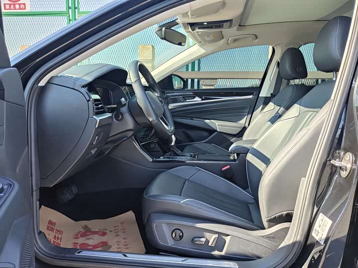 Фото 8 - Volkswagen Passat Hybrid