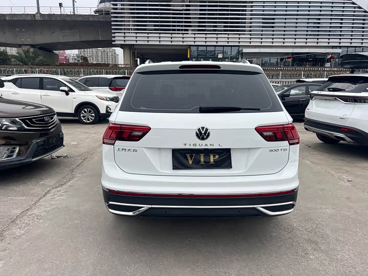 Фото 7 - Volkswagen Tiguan L Pro