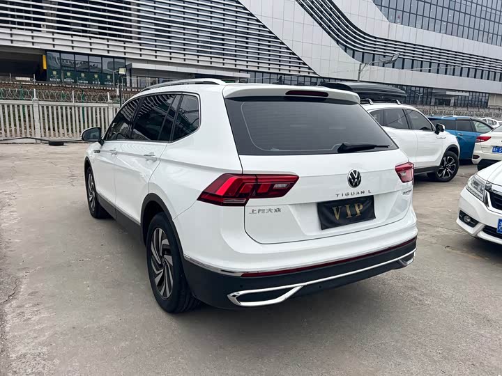 Фото 8 - Volkswagen Tiguan L Pro