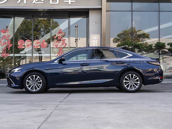 Фото 4 - Lexus ES