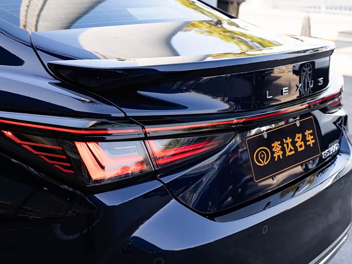 Фото 7 - Lexus ES