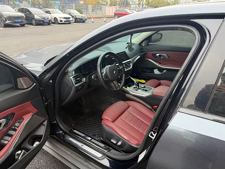 Photo 4 - BMW 3 Series