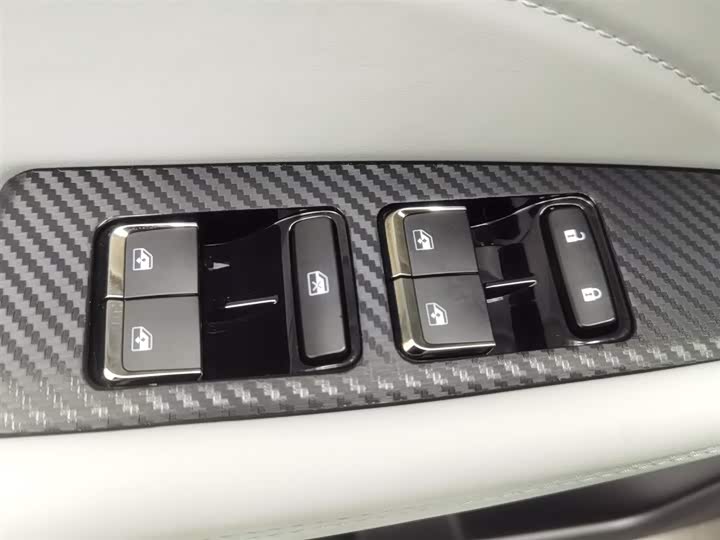 Фото 9 - Changan UNI-Z Hybrid